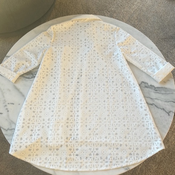 Gracia White Button Down Top with Geometric Design - Size Medium - Picture 11 of 12